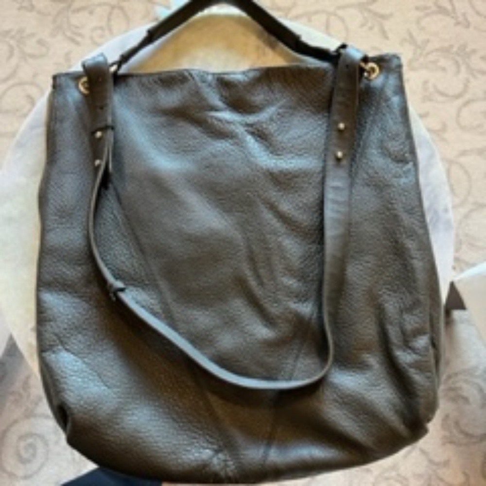 Pour La Victoire Shoulder bag Leather cross body